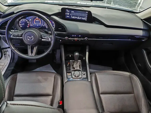 Mazda Axela — Фото автомобиля 7