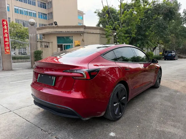 Tesla Model 3 — Фото автомобиля 7