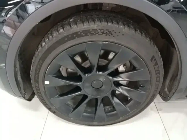 Tesla Model Y — Фото автомобиля 22