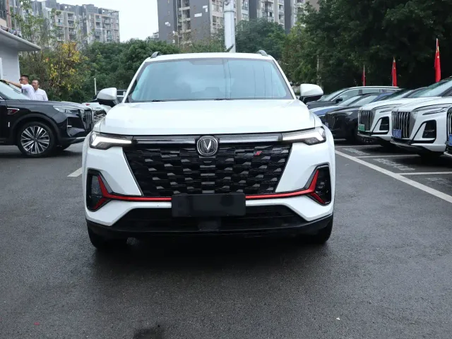 Changan CS35 Plus — Фото автомобиля 2