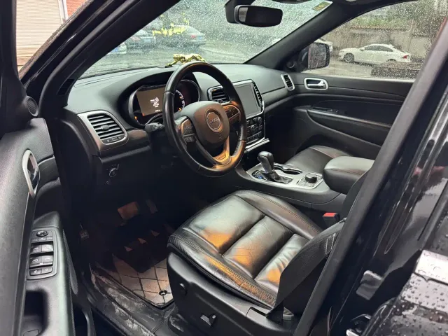 Jeep Grand Cherokee — Фото автомобиля 2