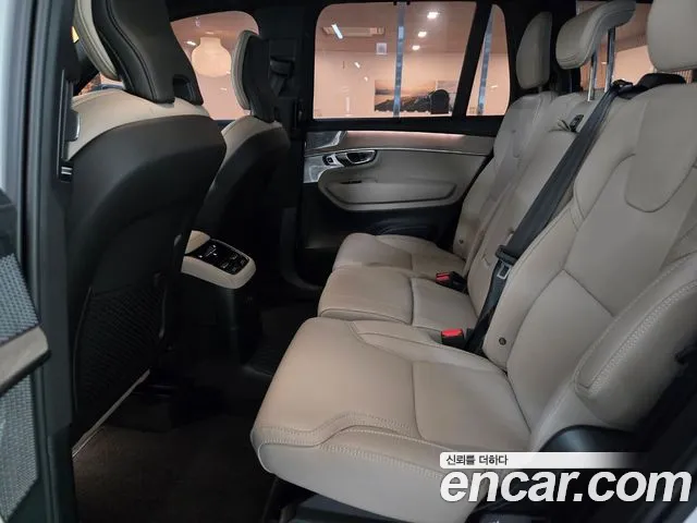 Volvo XC90 — Фото автомобиля 8