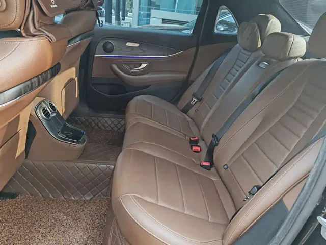 Mercedes-Benz E-Class — Фото автомобиля 10