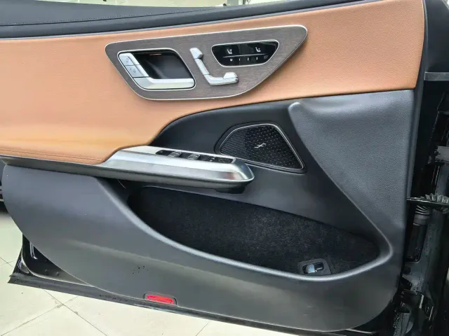 Mercedes-Benz E-Class — Фото автомобиля 8