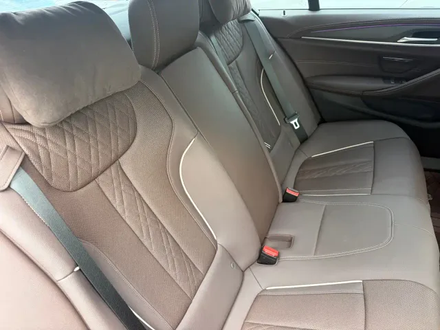BMW 5 Series — Фото автомобиля 11
