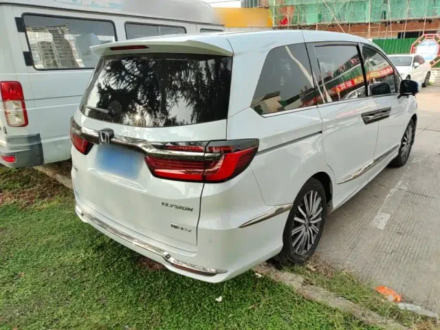 Honda Elysion — Фото автомобиля 6
