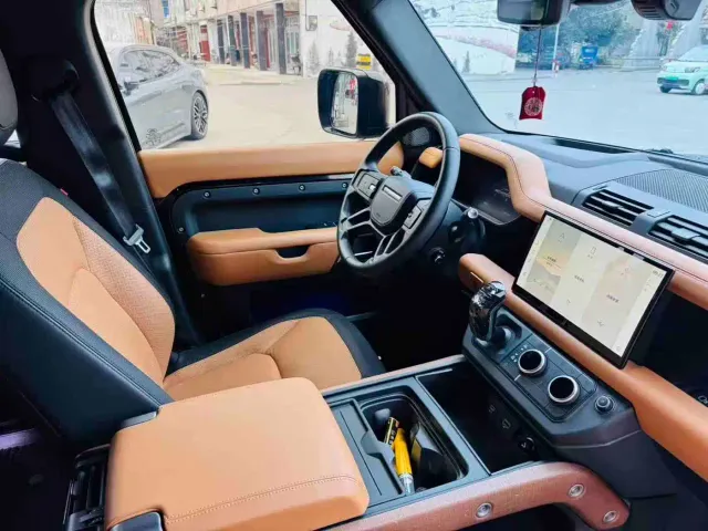 Land Rover Defender — Фото автомобиля 2