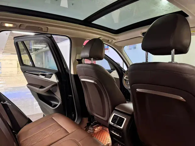 BMW iX3 — Фото автомобиля 5