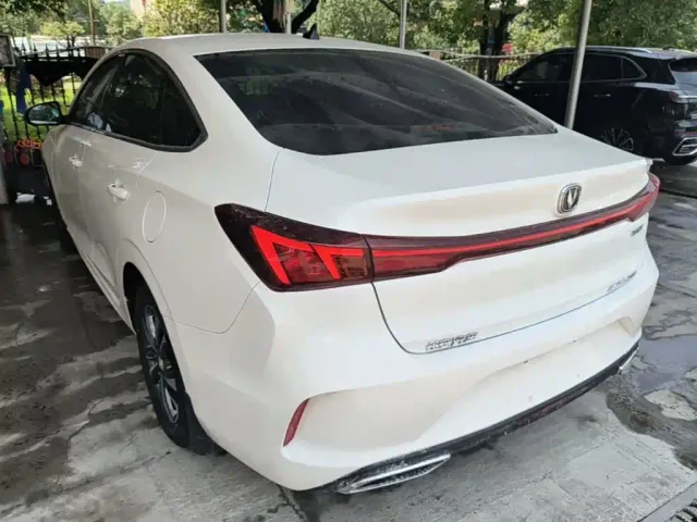 Changan Eado — Фото автомобиля 4