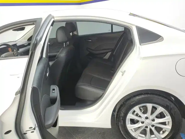 Roewe i5 — Фото автомобиля 11