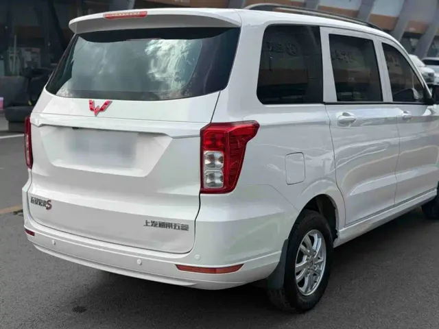 Wuling Hongguang — Фото автомобиля 6