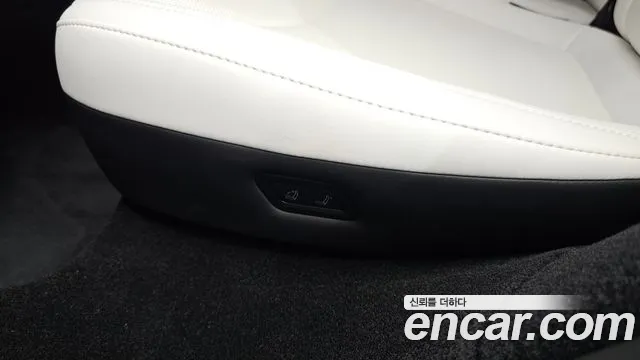 Tesla Model Y — Фото автомобиля 29