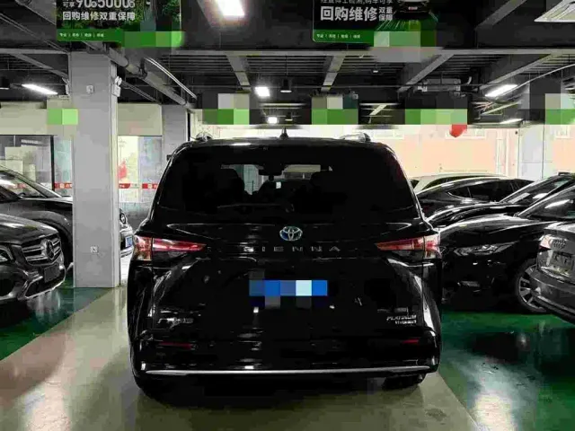Toyota Sienna — Фото автомобиля 4