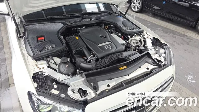 Mercedes-Benz E-Class — Фото автомобиля 6
