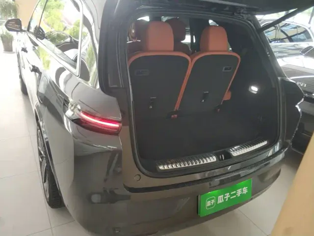 Li Auto L8 — Фото автомобиля 18