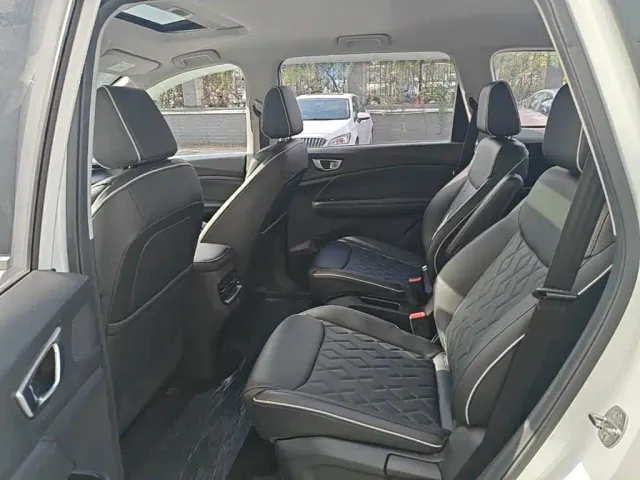 Wuling Jiachen — Фото автомобиля 16