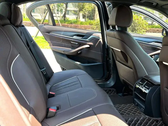BMW 5 Series — Фото автомобиля 8