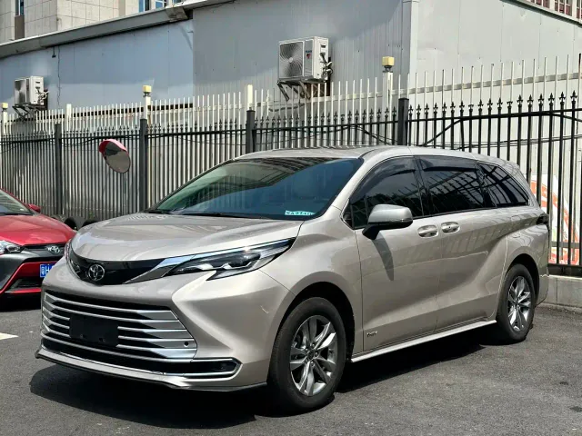 Фотография автомобиля — Toyota Sienna