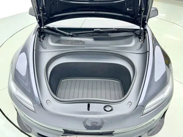 Tesla Model 3 — Фото автомобиля 17
