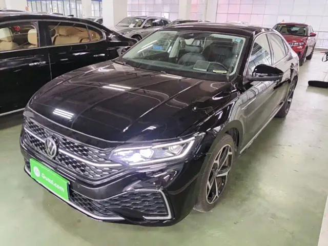 Фотография автомобиля — Volkswagen Passat