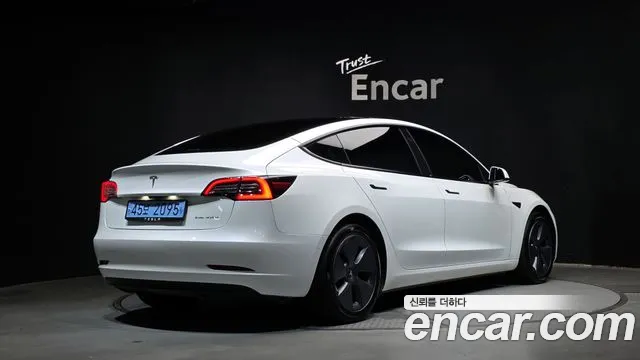 Tesla Model 3 — Фото автомобиля 2
