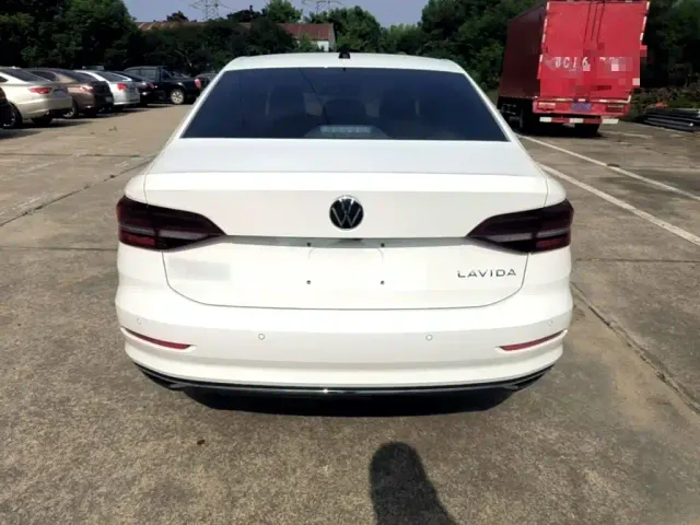 Volkswagen Lavida — Фото автомобиля 5