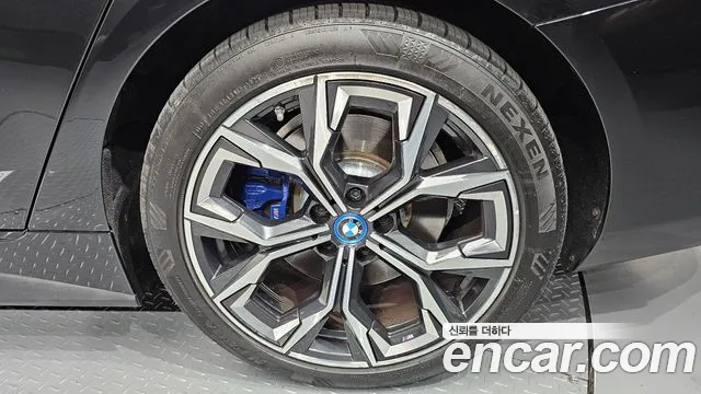 BMW i4 — Фото автомобиля 6