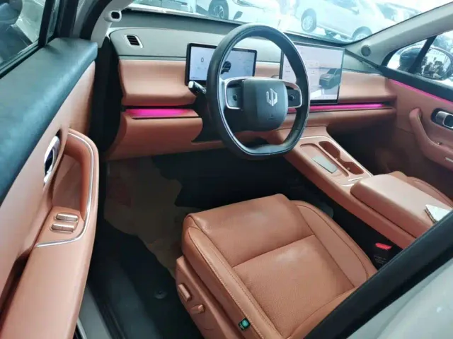 Leapmotor C10 — Фото автомобиля 15