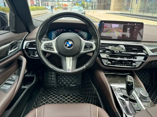BMW 5 Series — Фото автомобиля 11