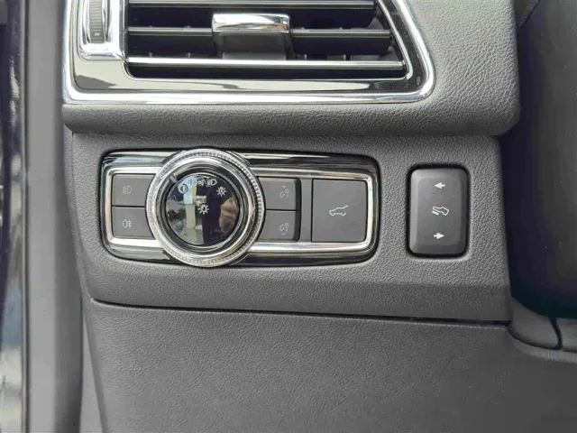 Lincoln Navigator — Фото автомобиля 20