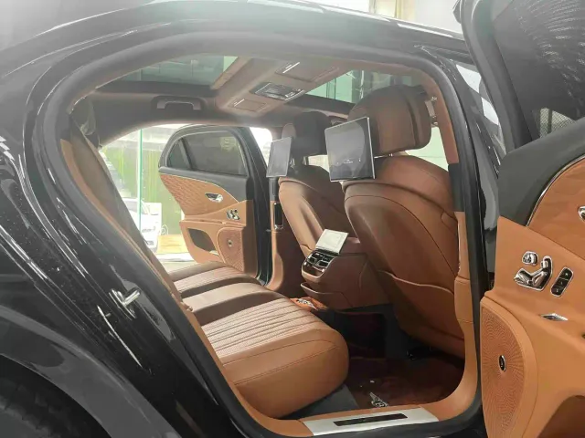 Bentley Flying Spur — Фото автомобиля 13
