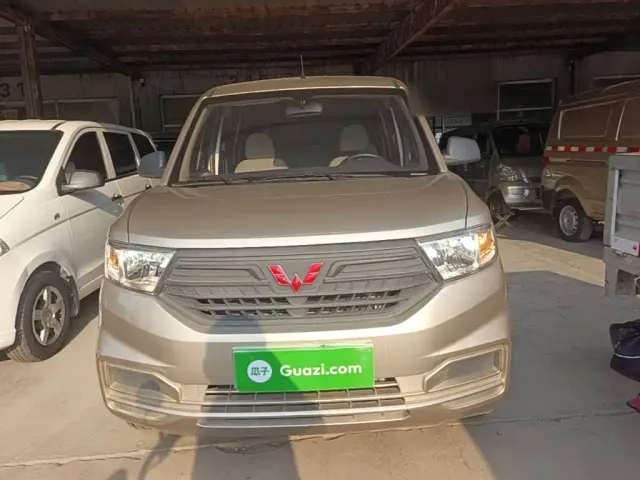 Wuling Hongguang V — Фото автомобиля 2