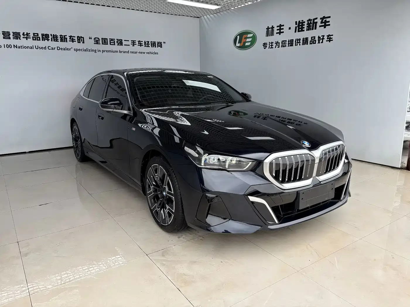 BMW BMW 5 Series 2025 530Li Premium M Sport Package — Фото автомобиля 3