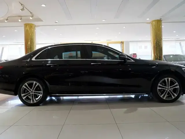 Mercedes-Benz E-Class — Фото автомобиля 17