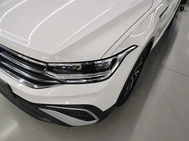 Volkswagen Tiguan L — Фото автомобиля 23