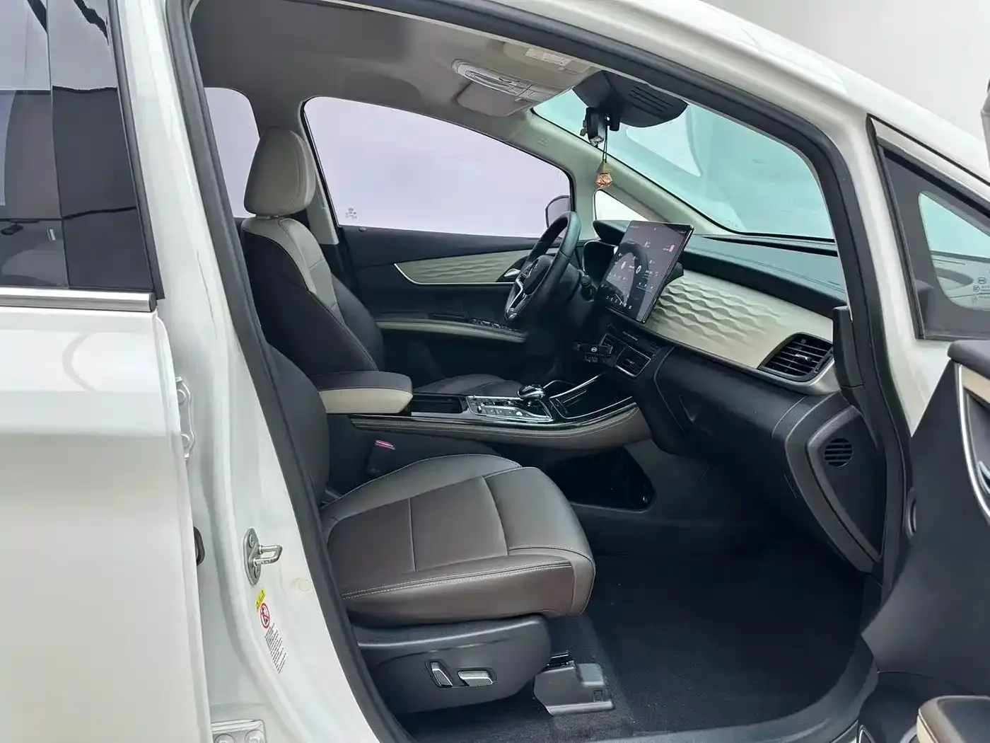 BYD Song MAX New Energy 2022 DM-i 105KM Executive Edition — Фото автомобиля 5