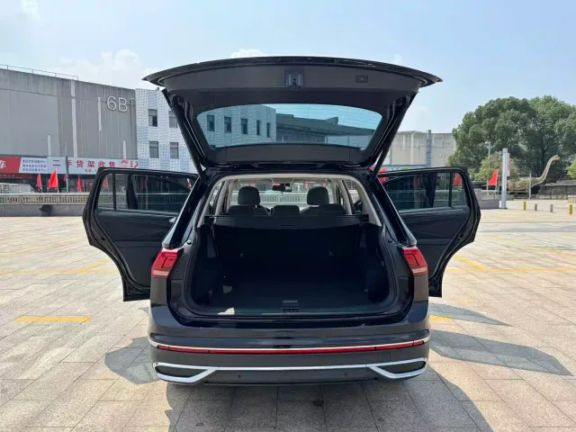 Volkswagen Tiguan L — Фото автомобиля 18