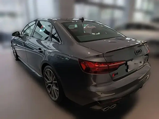 Audi S4 — Фото автомобиля 6