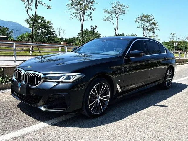 Фотография автомобиля — BMW 5 Series