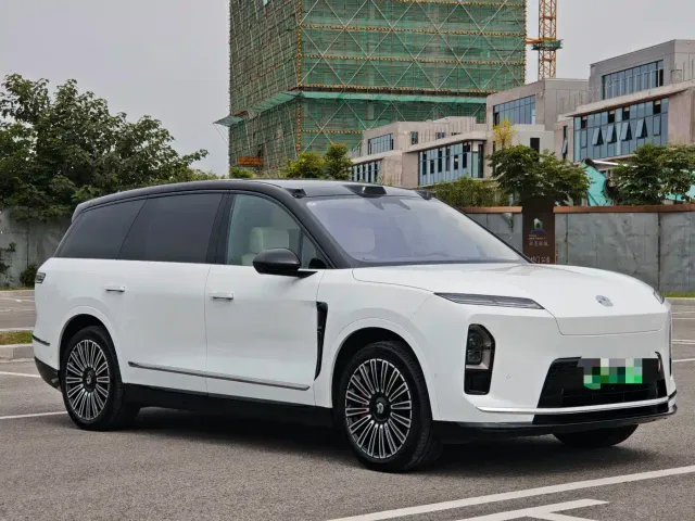 Nio ES8 — Фото автомобиля 5