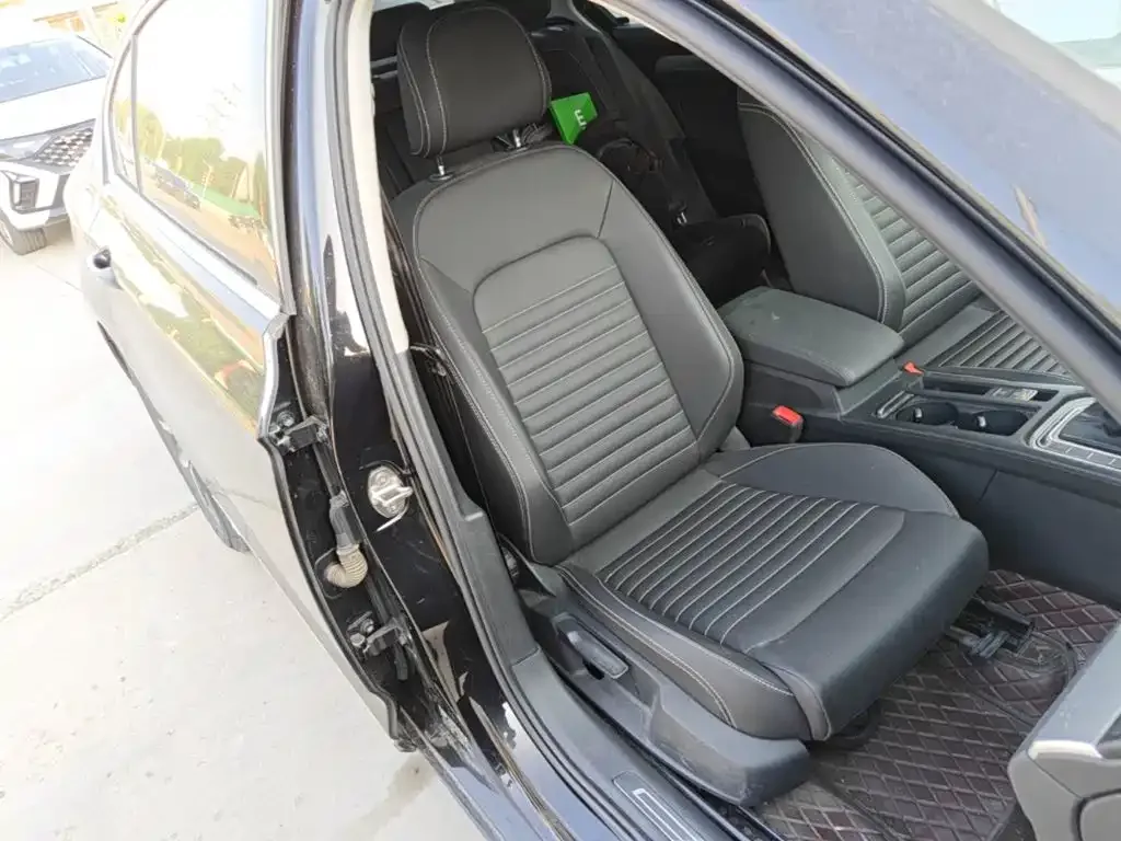 Volkswagen Magotan 2020 280TSI DSG Comfort — Фото автомобиля 19