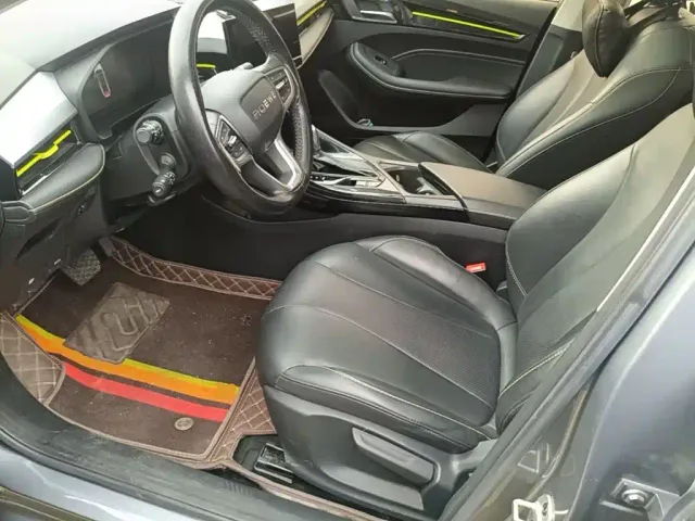 Roewe i5 — Фото автомобиля 14