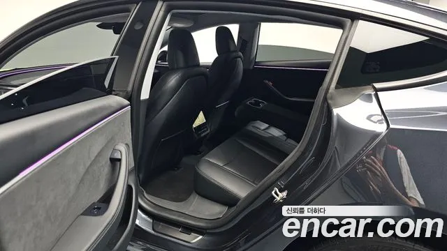 Tesla Model 3 — Фото автомобиля 11