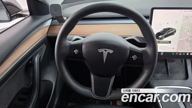 Tesla Model 3 — Фото автомобиля 9