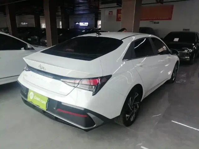 Hyundai Elantra — Фото автомобиля 6