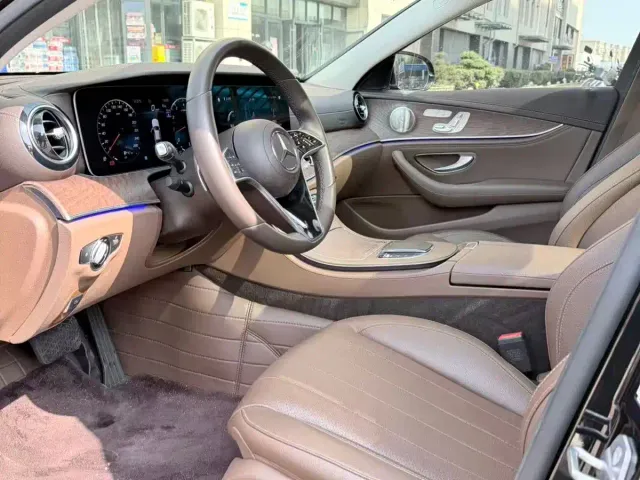 Mercedes-Benz E-Class — Фото автомобиля 7