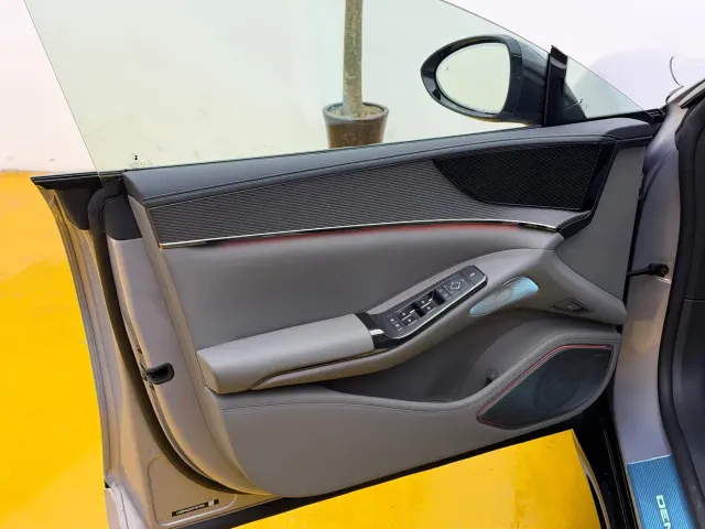 Denza Z9GT — Фото автомобиля 4