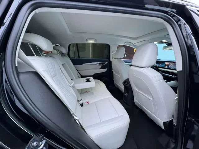 Buick Envision Plus — Фото автомобиля 9