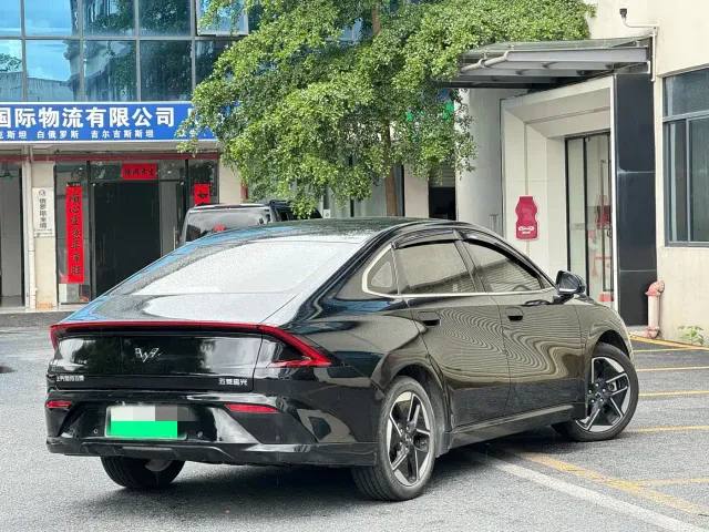 Wuling Starlight — Фото автомобиля 9