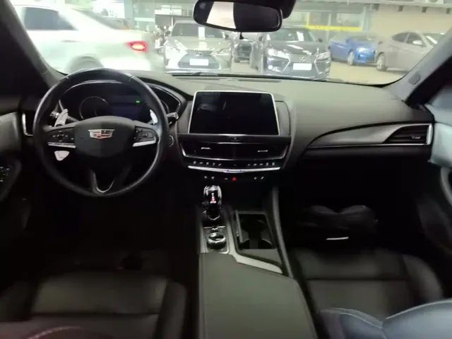 Cadillac CT5 — Фото автомобиля 9